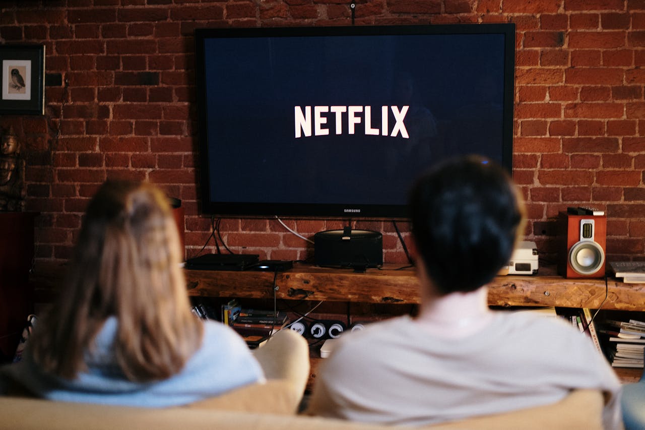 Perbedaan Smart TV LED, QLED, dan OLED: Mana yang Lebih Bagus?